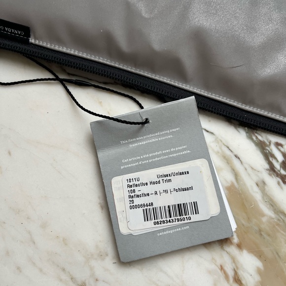 Canada Goose Unisex Reflective Down Hood Trim (NWT) - Picture 3 of 7